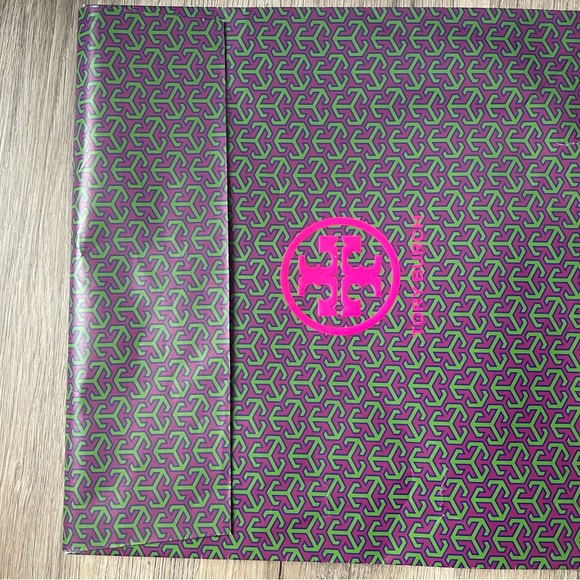 TORY BURCH Monogram Logo Velcro Snap Close Gift Wrap Bag - Picture 2 of 3